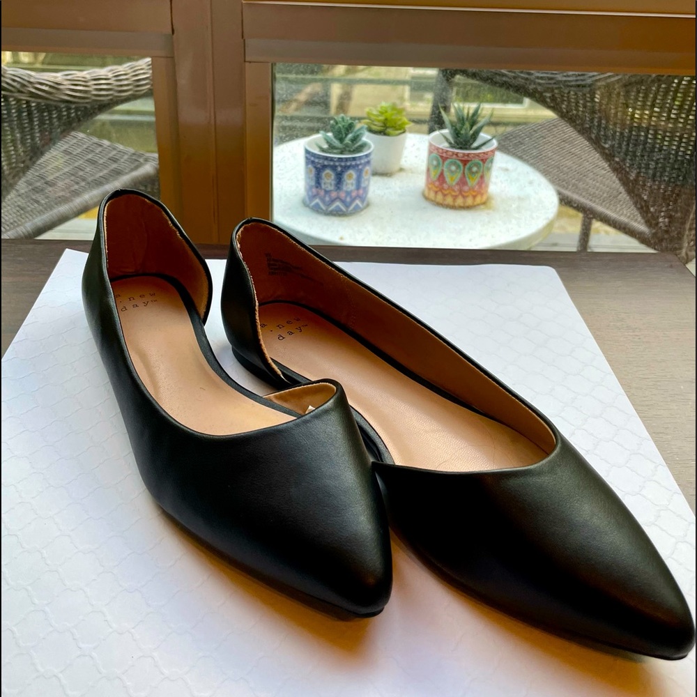 Black Pointy Flats - 6 1/2! NEW!